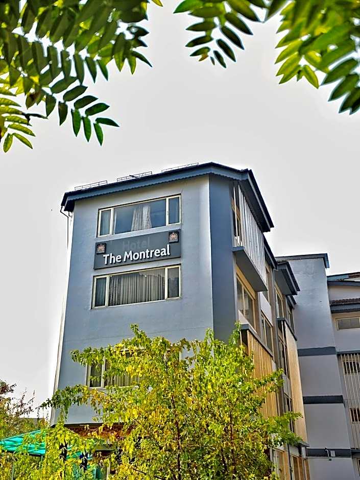 Hotel The Montreal Near by Dal Lake