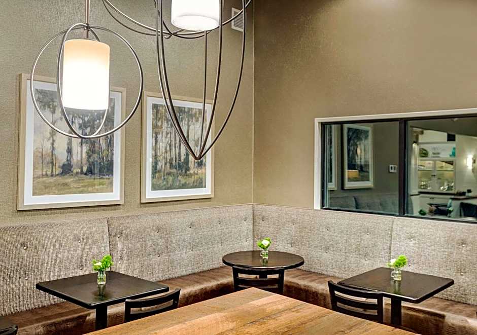 The Garrison Hotel & Suites Dover-Durham, Ascend Hotel Collection