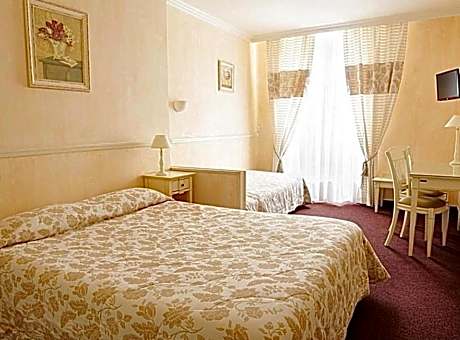 Classic Triple Room with Bath or Shower