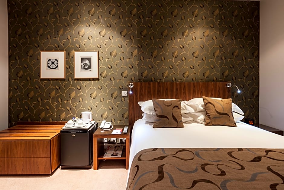 54 Queen's Gate Hotel