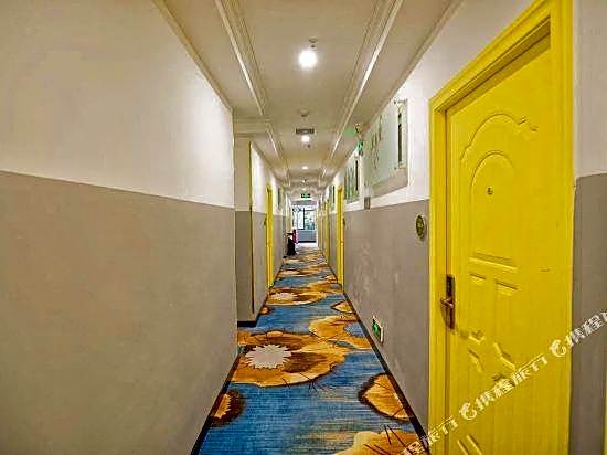 Yongjia Hotel (Guangzhou Sports West Metro Station)