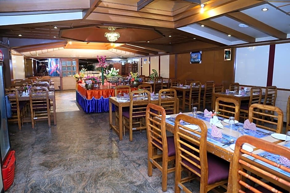 Hotel Le Garden – Experience Serenity Near Sacred Temples