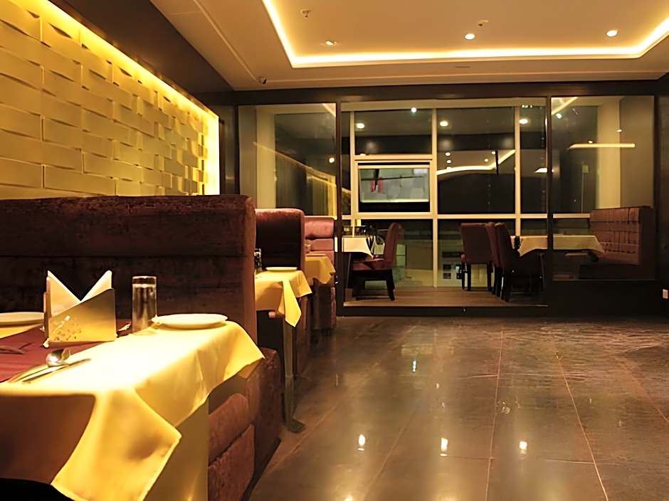 Summit Montana Suites & Spa at Mall