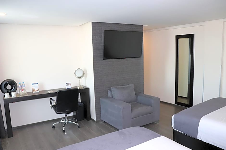 Best Western Plus Metepec & Suites