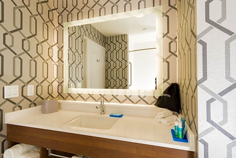 Holiday Inn Express Hollywood Walk of Fame By IHG