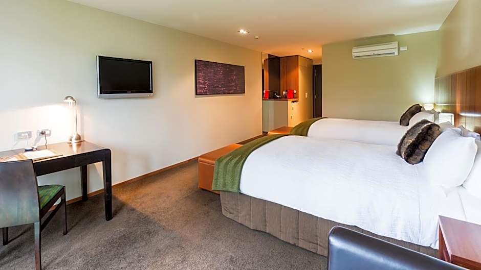 Te Waonui Forest Retreat