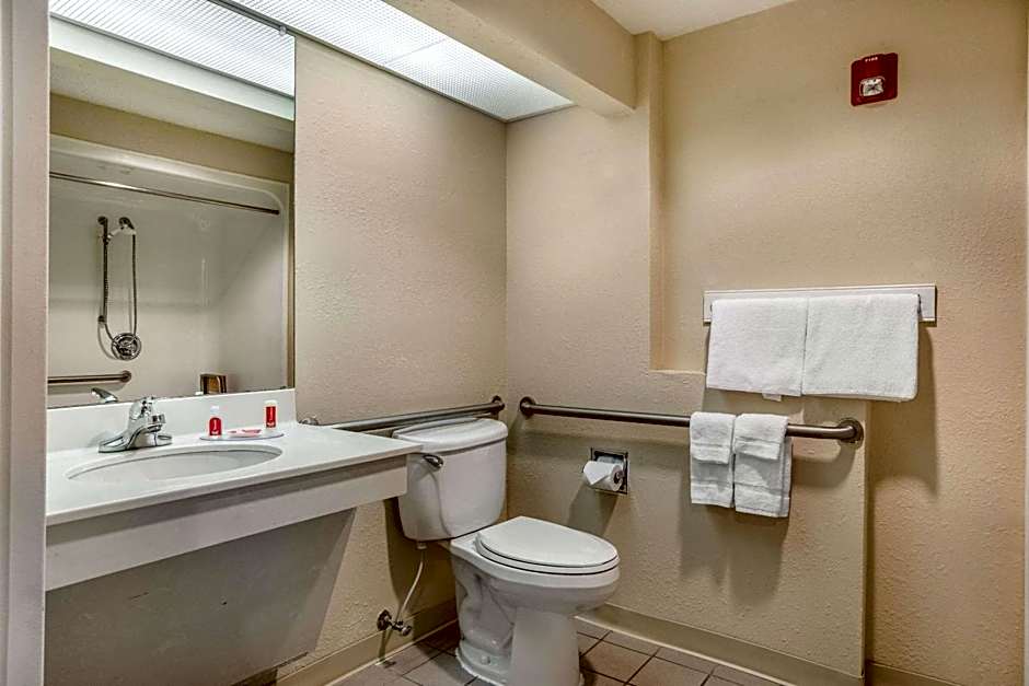 Econo Lodge Inn & Suites Marietta near Dobbins ARB