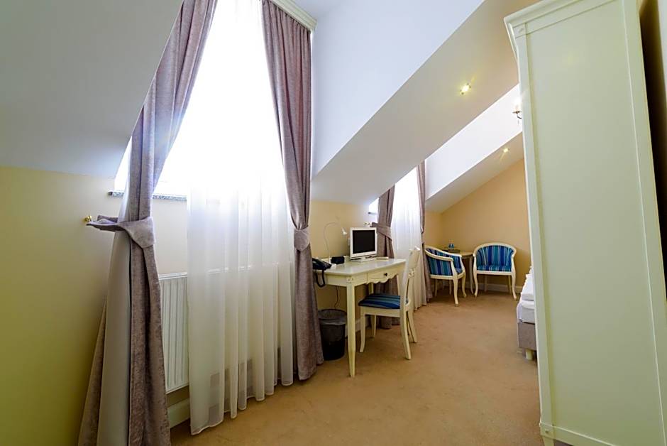 Ambasadorski Residence