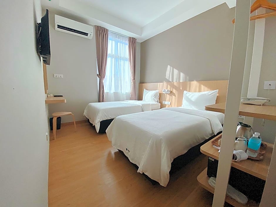 Walk In Hotel