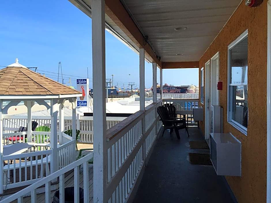 Boardwalk Hotel Charlee & Apartments Beach Hotel Oceanfront