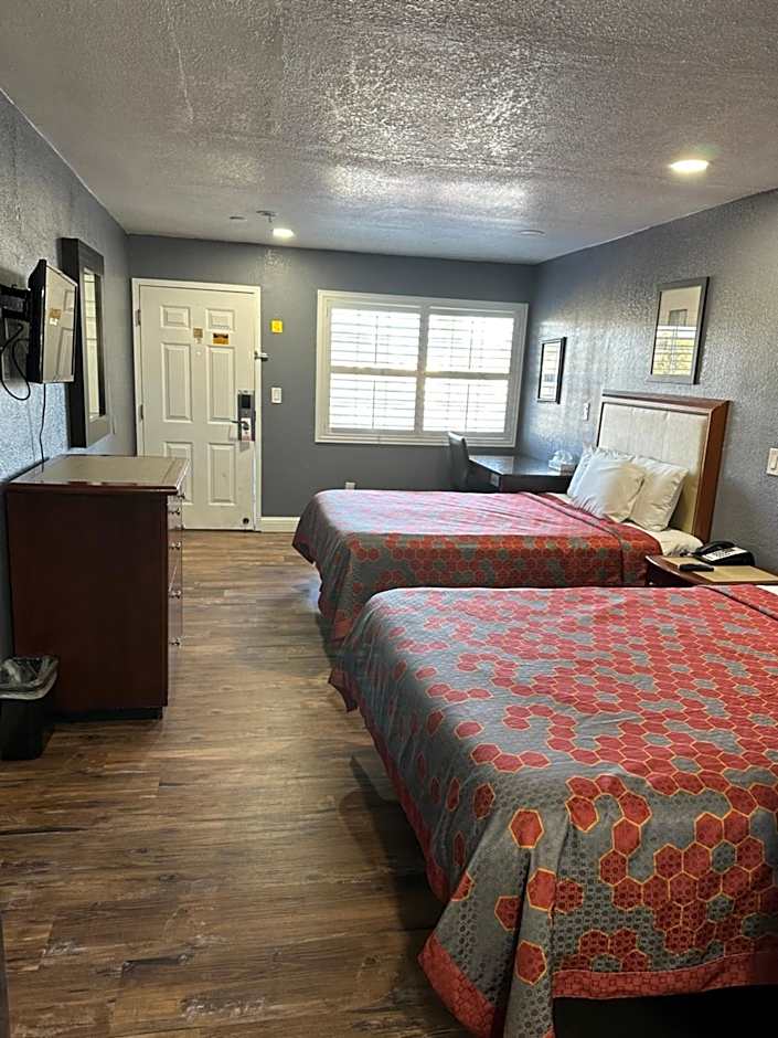 Fireside Inn By The Beach Boardwalk & Bowling