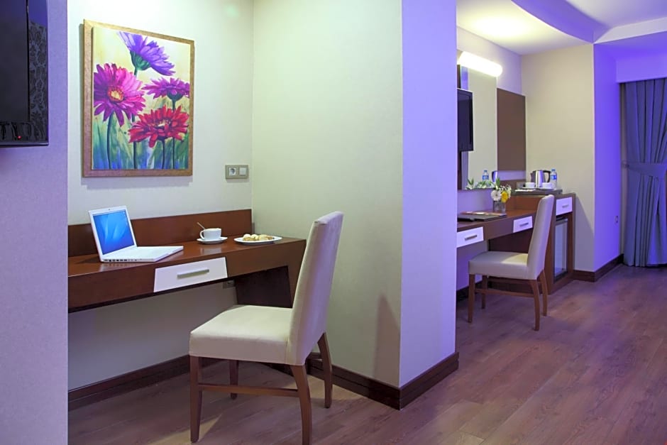 Hotel Senbayrak City