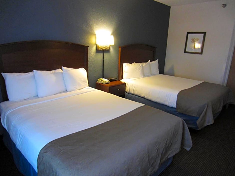 AmericInn by Wyndham Hutchinson
