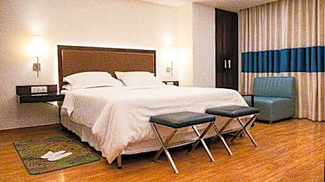 four points, suite, 1 king, city view