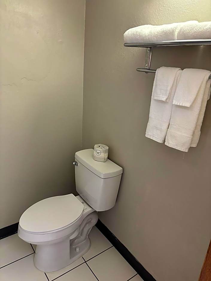 Days Inn by Wyndham West Branch Iowa City Area