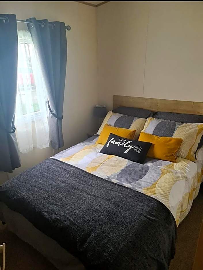 Delux Caravan - Clacton-on-sea