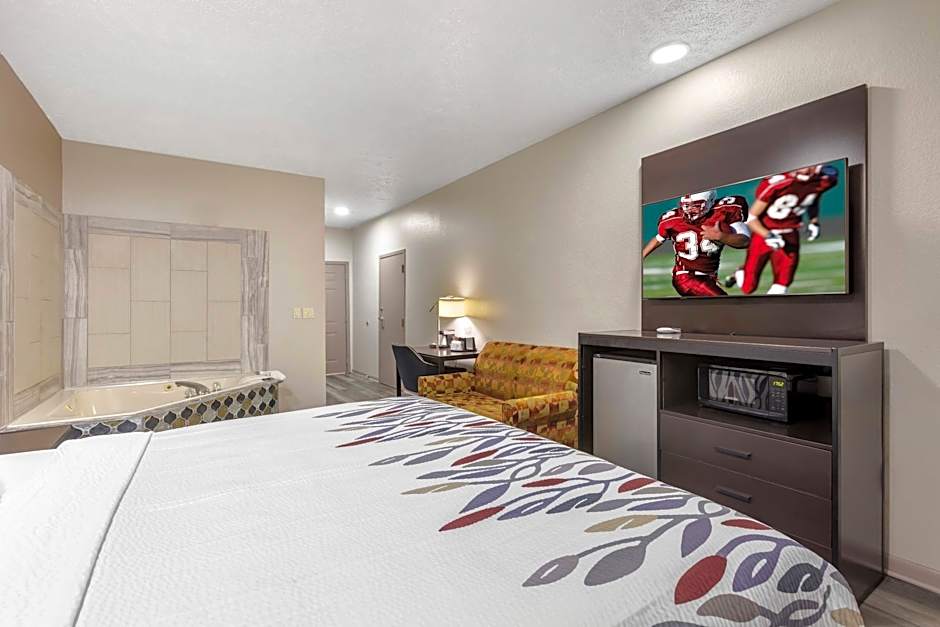 Red Roof Inn & Suites Clinton, MS