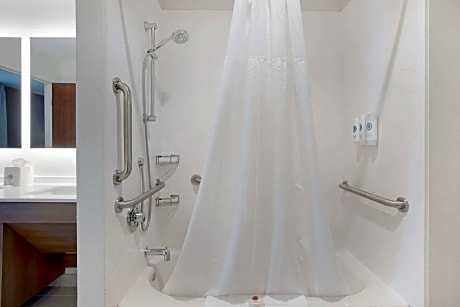 King Room - Disability Access/Non Smoking/Interior Hall