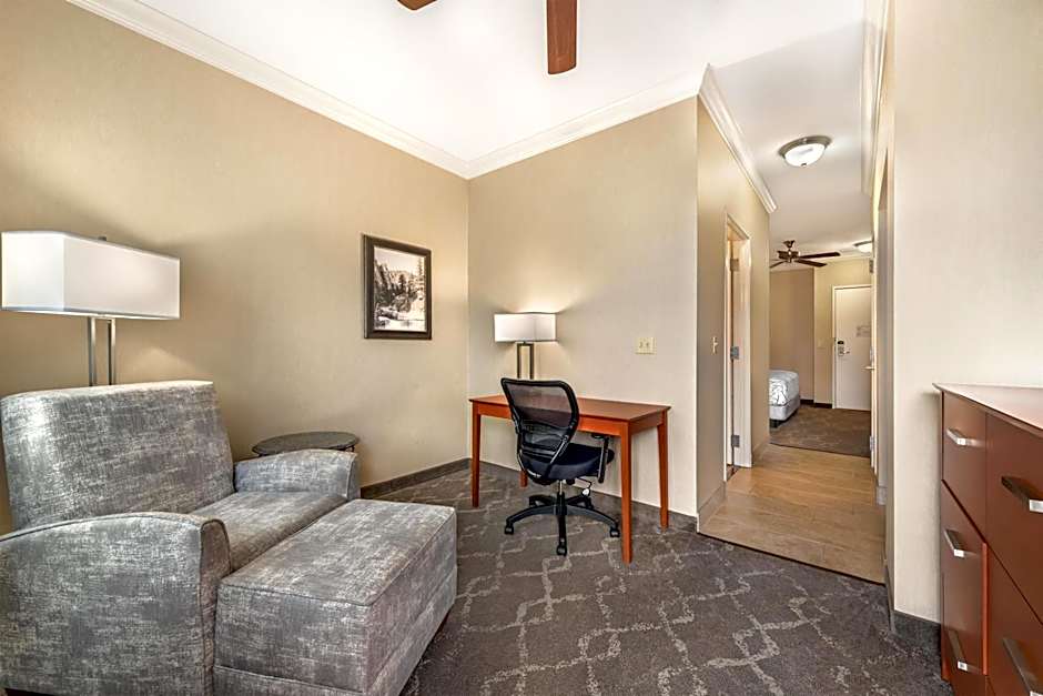 Best Western Plus Silver Saddle Inn