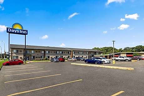 Days Inn by Wyndham Winona