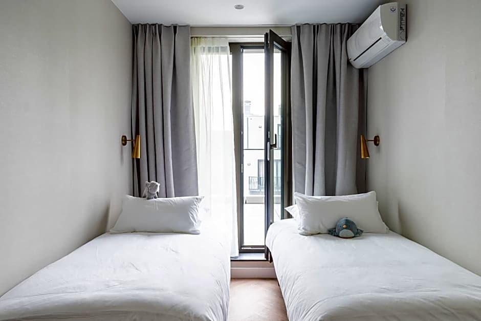 YAYS Antwerp Opera by Numa