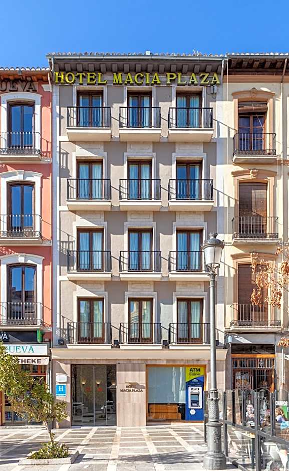 Maciá Plaza