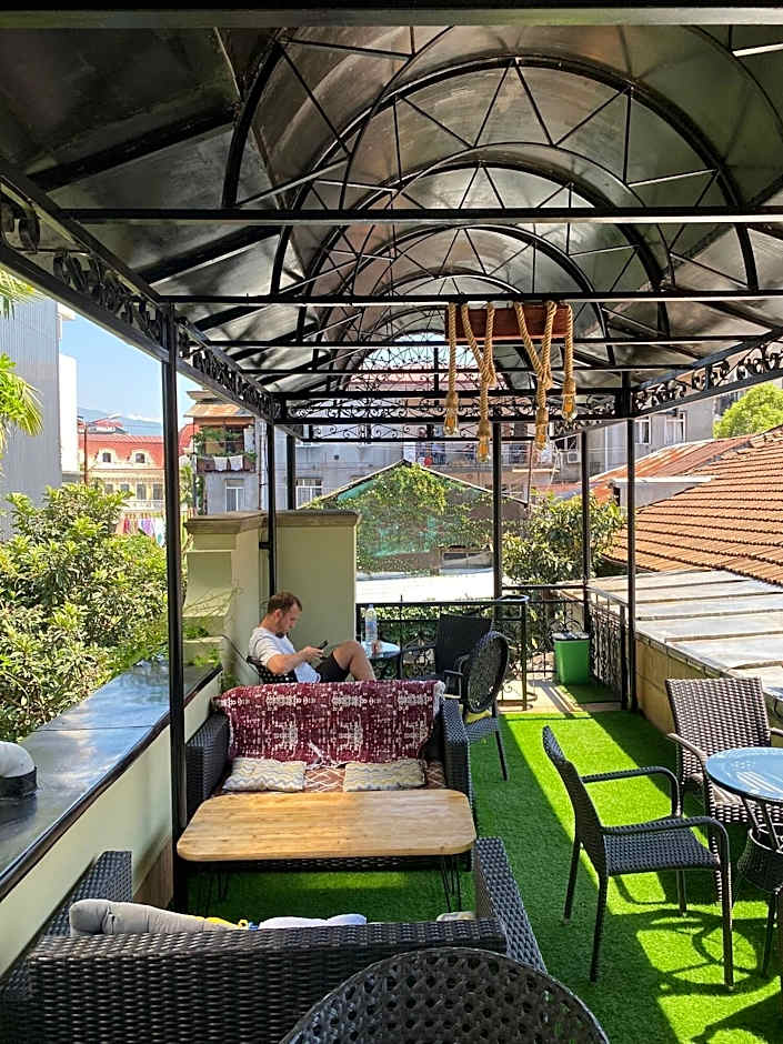 Karvi Hostel & Suites