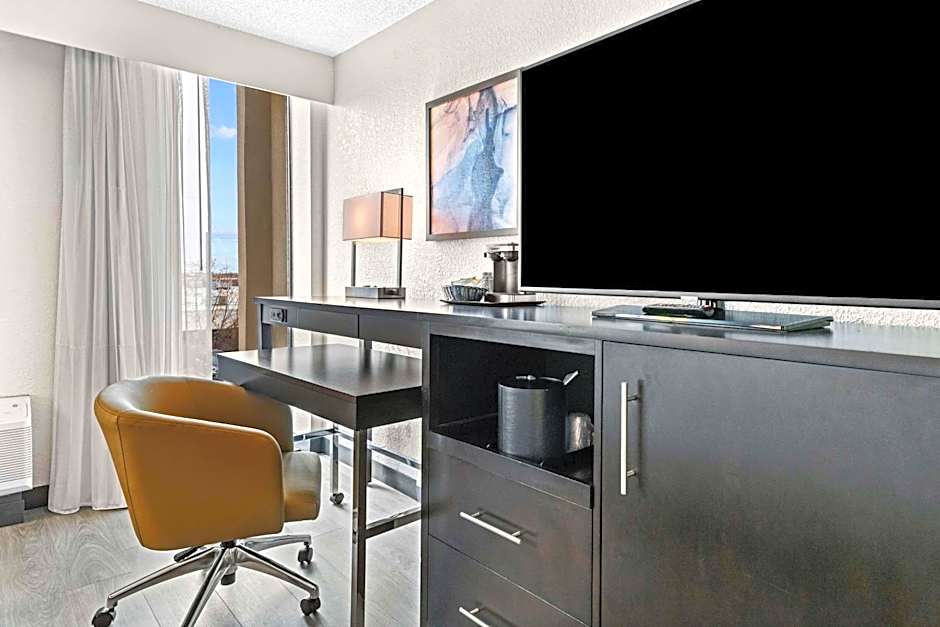 DoubleTree by Hilton Raleigh Midtown