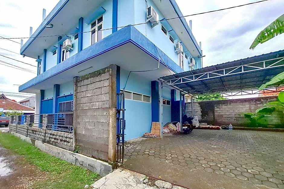 RedDoorz Syariah at Fariza Guesthouse Kendal