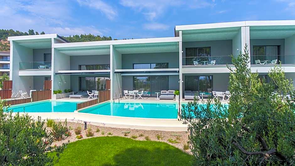 Lagomandra Luxury Suites with Private Pools