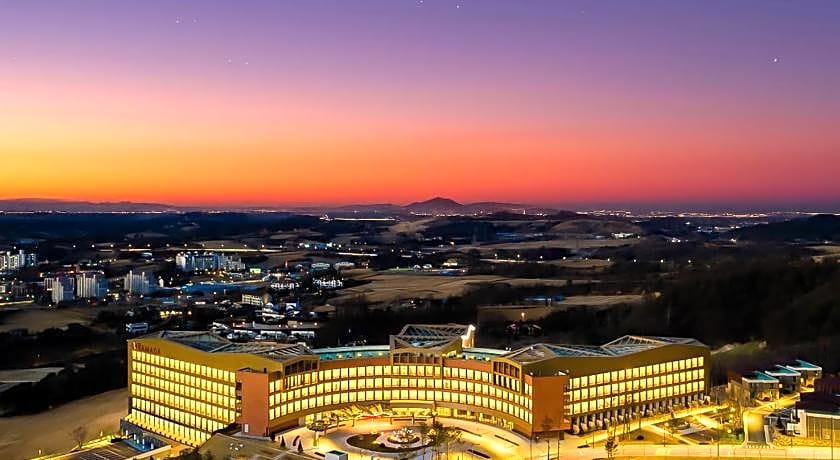 Ramada Hotel & Suites by Wyndham Gangwon Pyeongchang