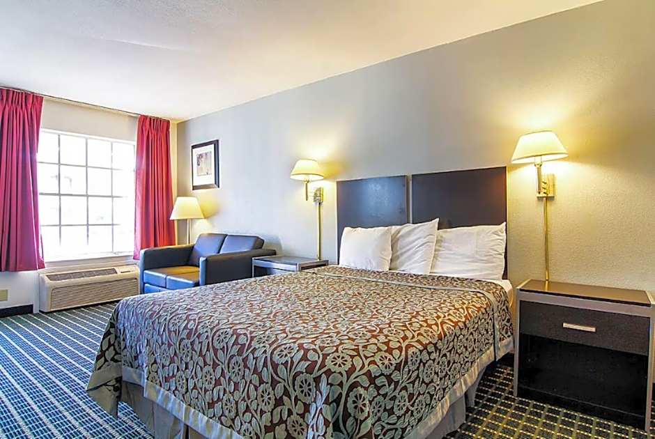 Days Inn by Wyndham Market Center Dallas