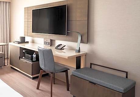 Concierge level, Guest room, 1 King, Top floor