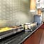 Quality Inn & Suites Charleston - Civic Center