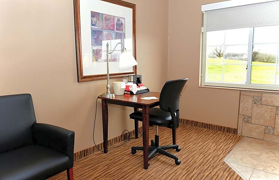 Cobblestone Inn & Suites - Denison | Majestic Hills