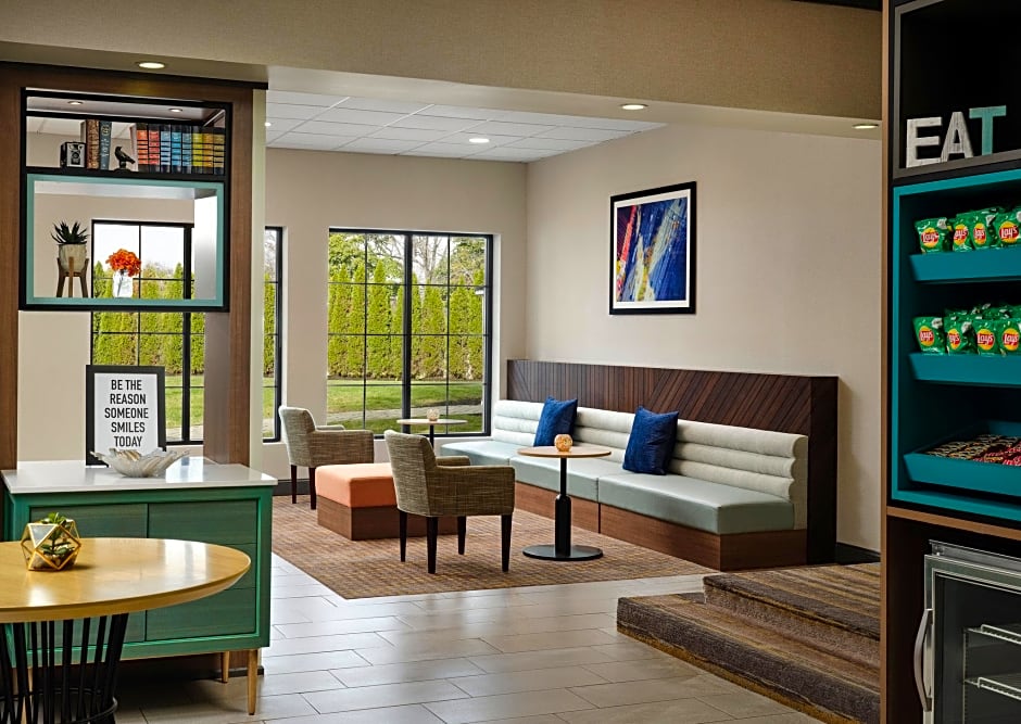 Holiday Inn & Suites Boston-Peabody, an IHG Hotel