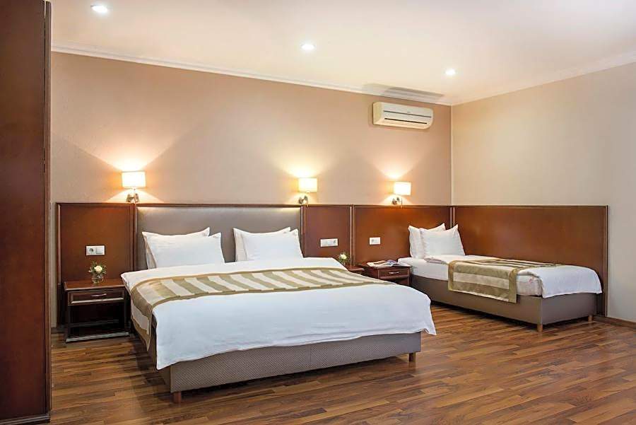 Greguar Hotel by UHM