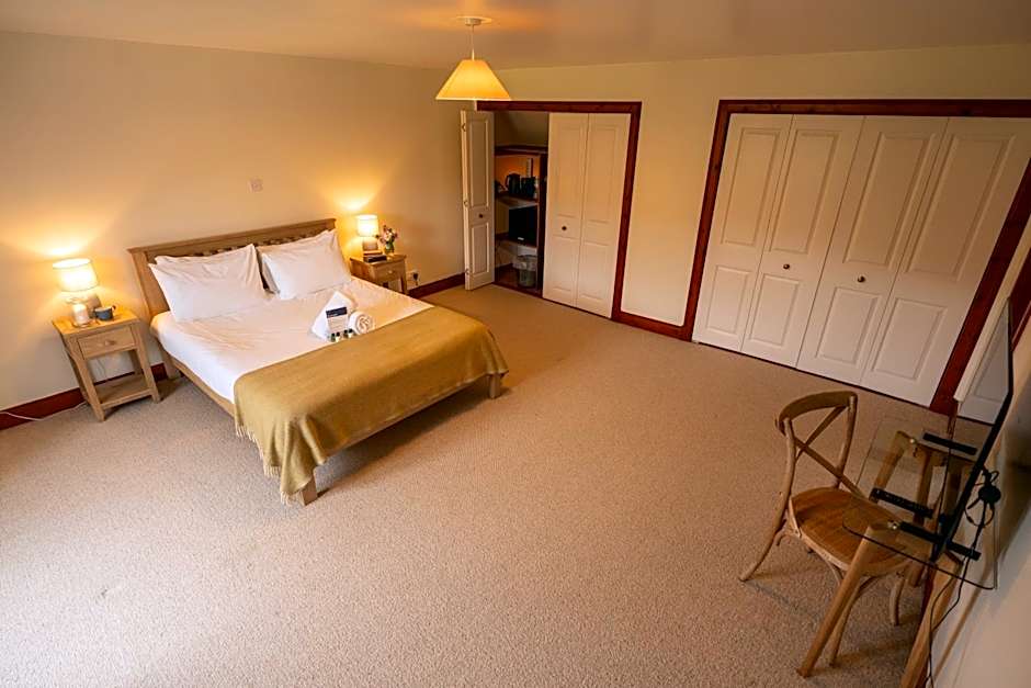 Woodlands House with Hot Tub