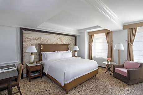 Deluxe Interior View Room, 1 King Bed