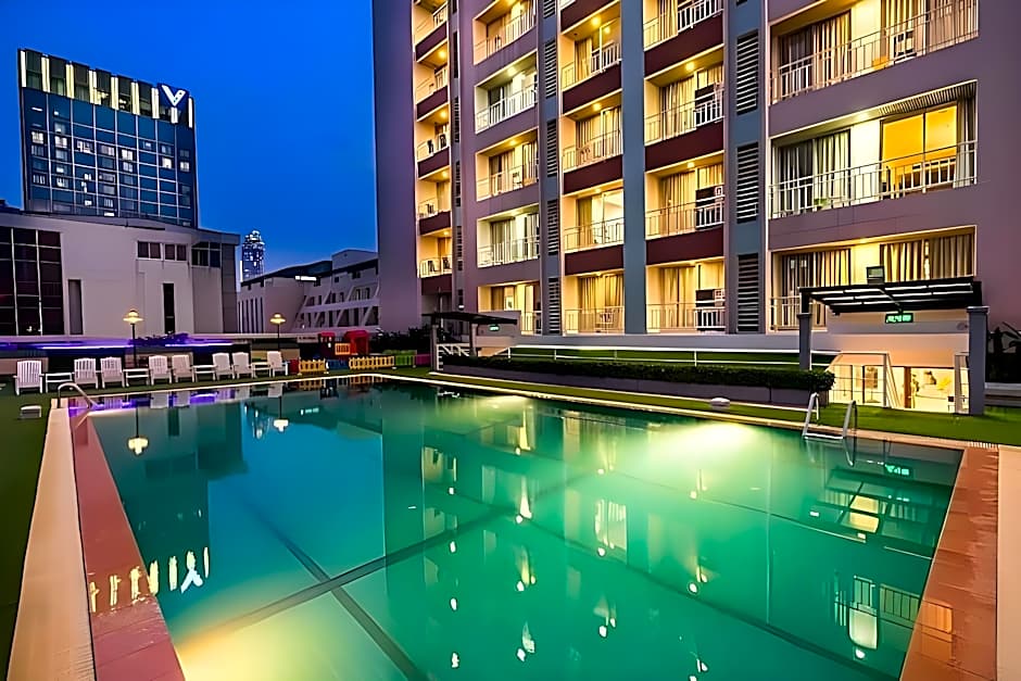 Evergreen Place Siam by UHG