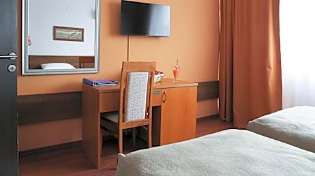 Twin Room with Free Parking