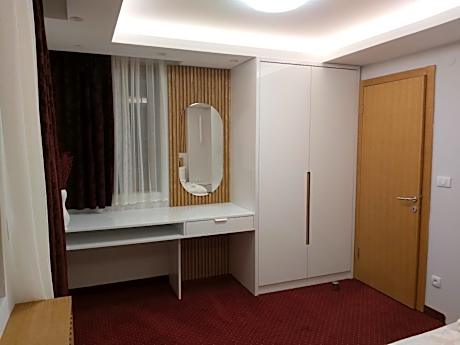 Apartment with Garden View