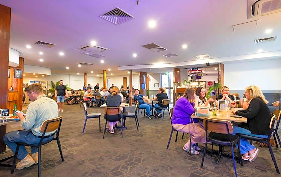 Nightcap at Roxby Downs