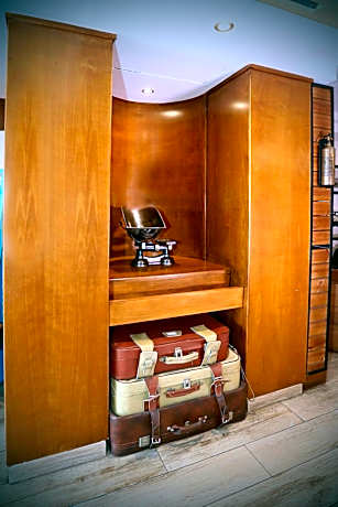 One-Bedroom Apartment with Sea & City View