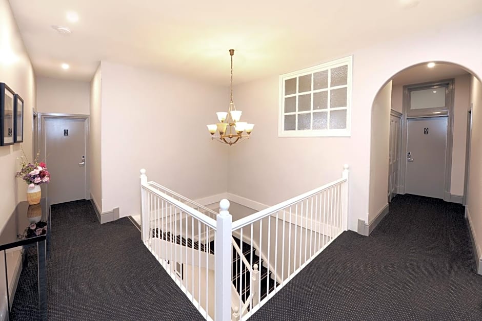 The Stirling Arms Hotel