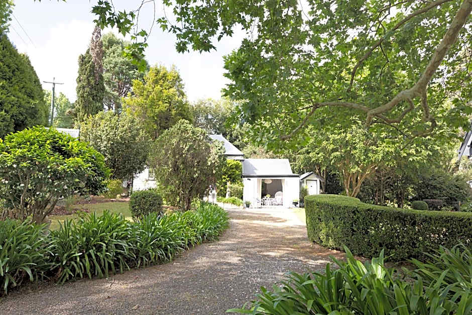 Exclusive Luxury Designer Cottage Estate for 10 - Peaceful Retreat Just 8 Minutes from Maleny