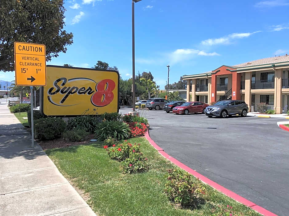 Super 8 by Wyndham Salinas