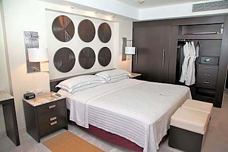 Royal Level Luxury (2 Adults + 2 Children)