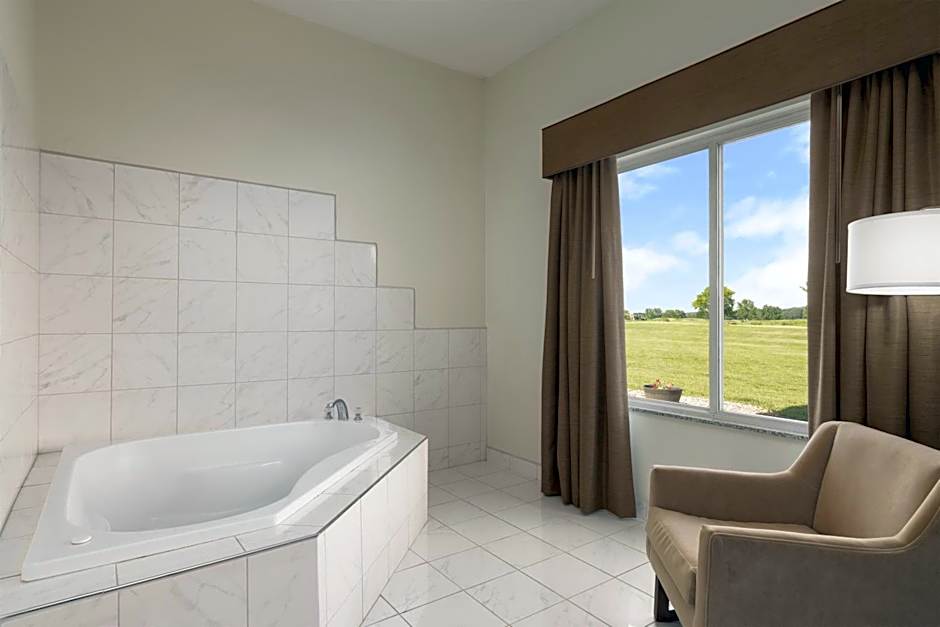Crown Pointe Lodge; BW Signature Collection