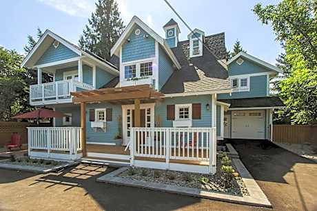 Kelowna Bed & Breakfast - CHATHAM HOUSE